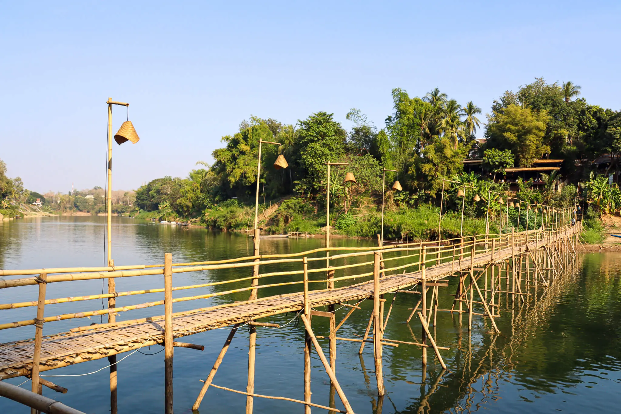 Bambusbrücke über den Nam Khai