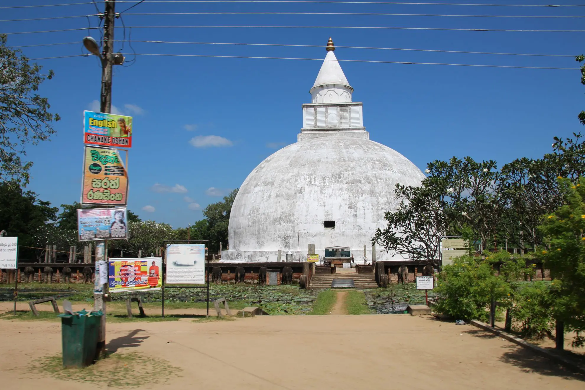 ein Buddhistischer Stupa (auch „Dagoba“ genannt)