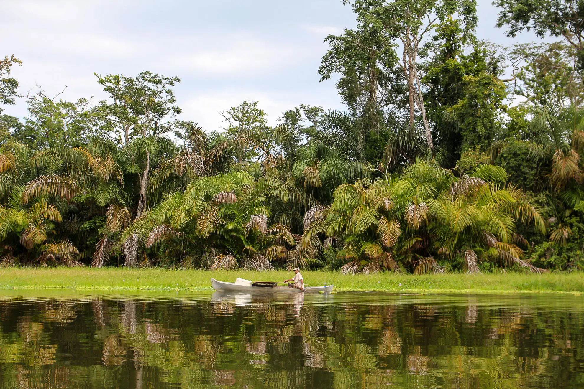 Auf dem Weg nach Tortuguero - Ein Fischer auf dem Wasser
