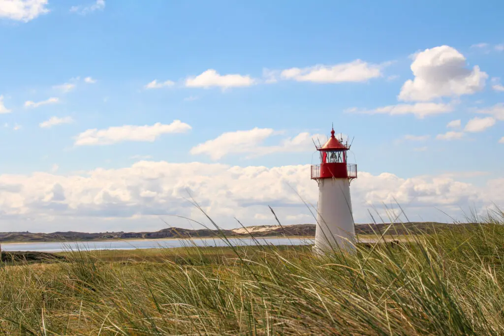 Historischer Leuchtturm am Ellenbogen in List auf Sylt – Wahrzeichen der Insel