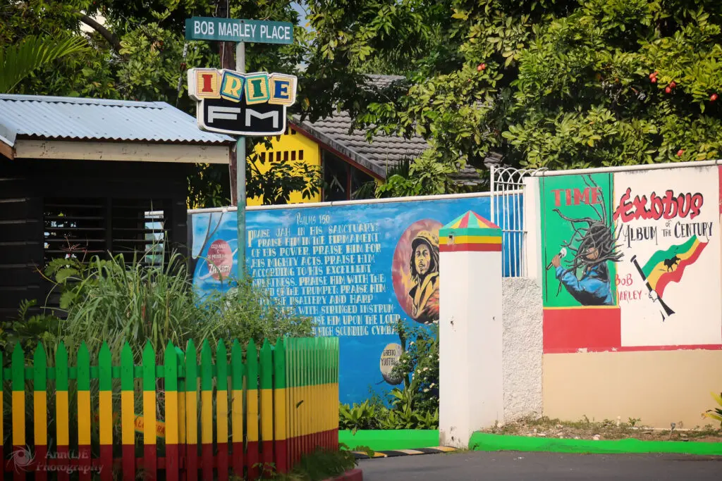 Wandmalerei in leuchtenden Farben