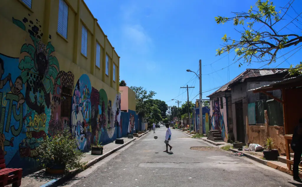 Straßen mit Wandmalereien in Downtown Kingston