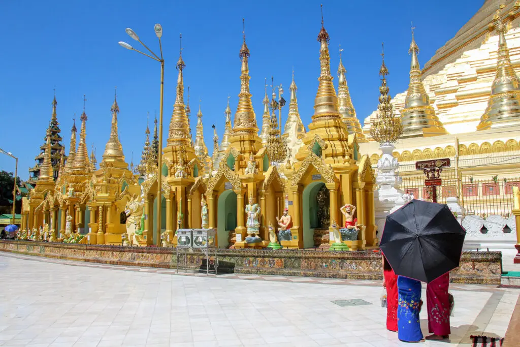Myanmar Galerie - Goldene Pagodenspitzen in der Shwedagon-Pagode