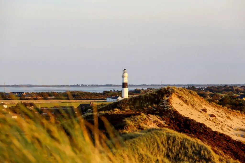 Leuchtturm auf Sylt bei tiefstehender Sonne