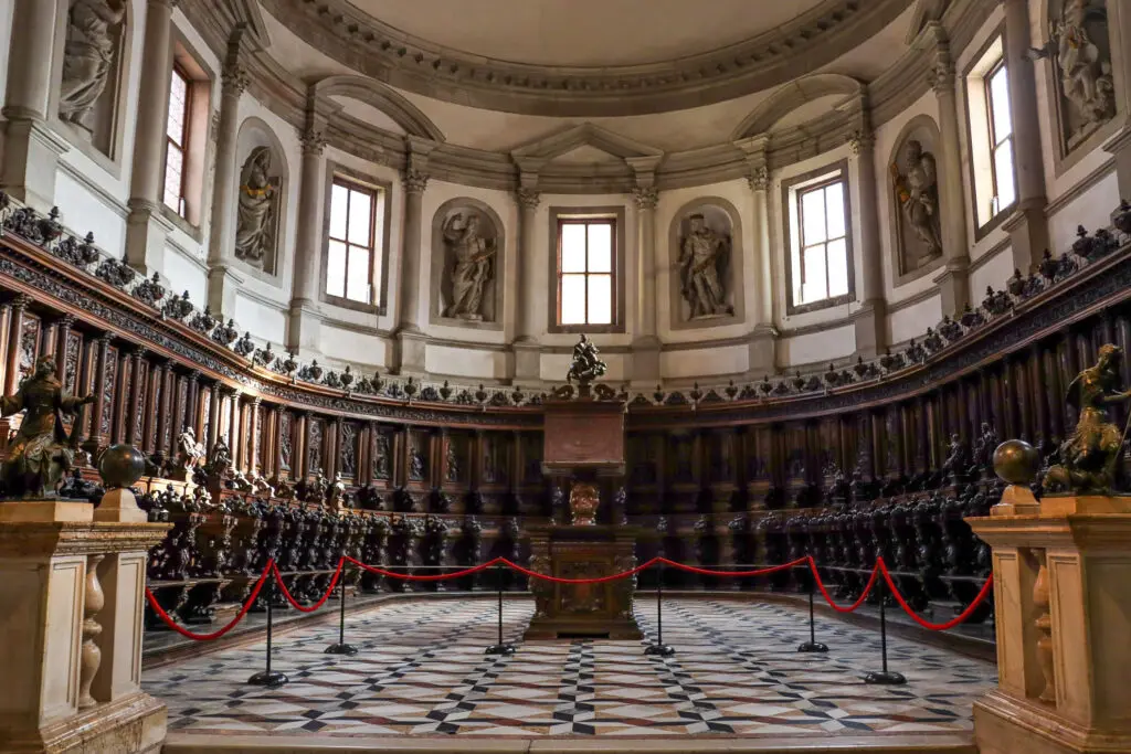 Kuppelraum – Symmetrie in Venedig