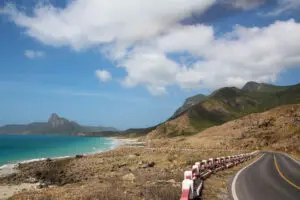 Vietnam Galerie - Serpentinenstraße an der Küste mit Weitblick