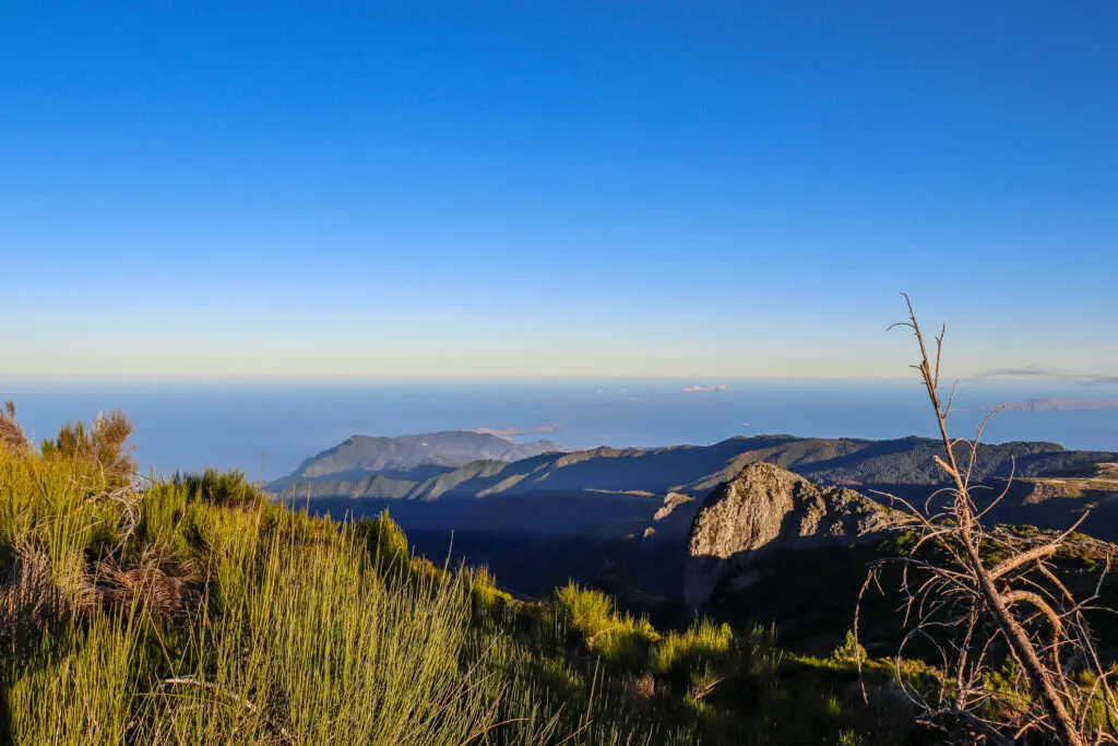 Blick auf die Südküste Madeiras bei Sonnenuntergang
