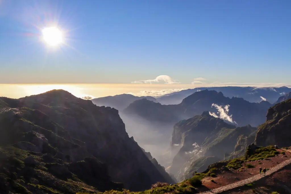 Morgenstimmung mit Sonnenaufgang in den Bergen Madeiras