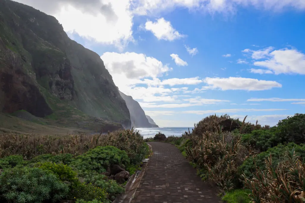 Blick auf die mächtigen Klippen