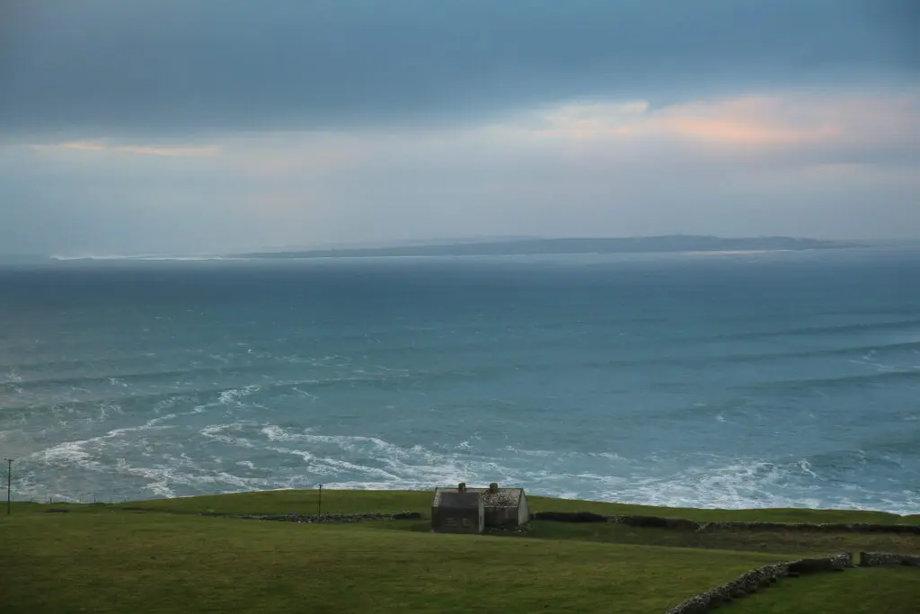 Aussichtspunkt an Irlands wilder Atlantikküste