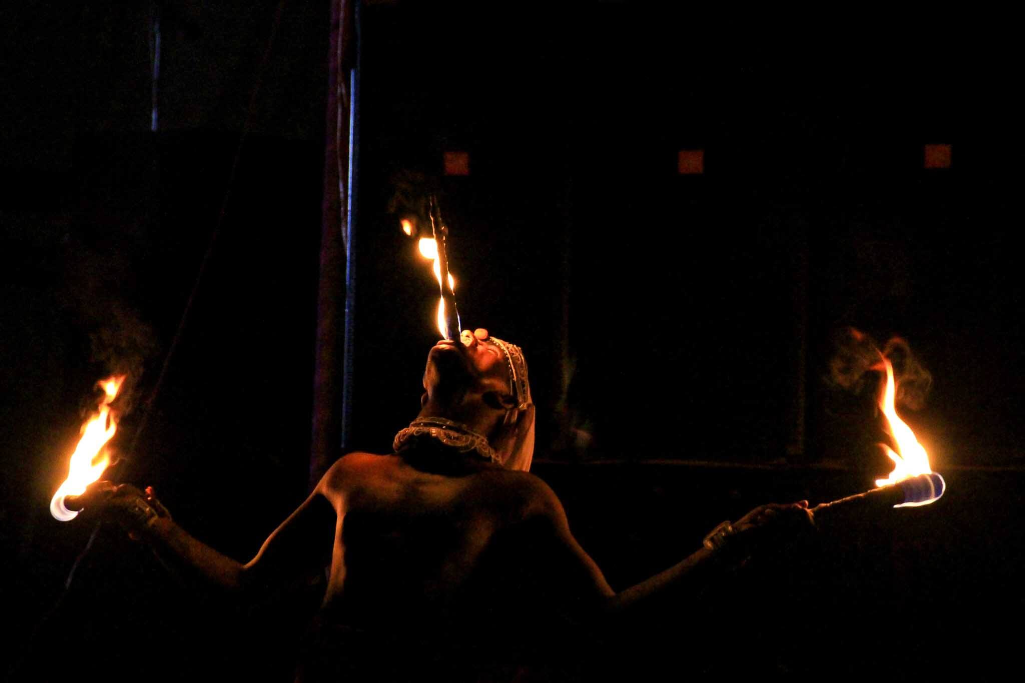 Feuerspucker im Rockside Beach Resort