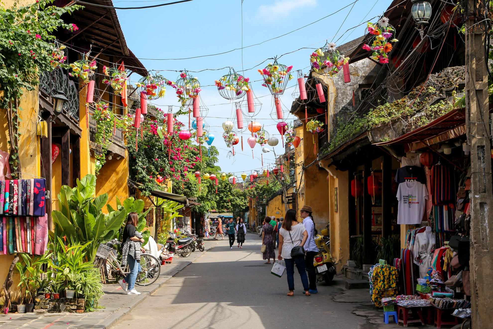 Hoi An Altstadt mit bunten Laternen in Vietnam
