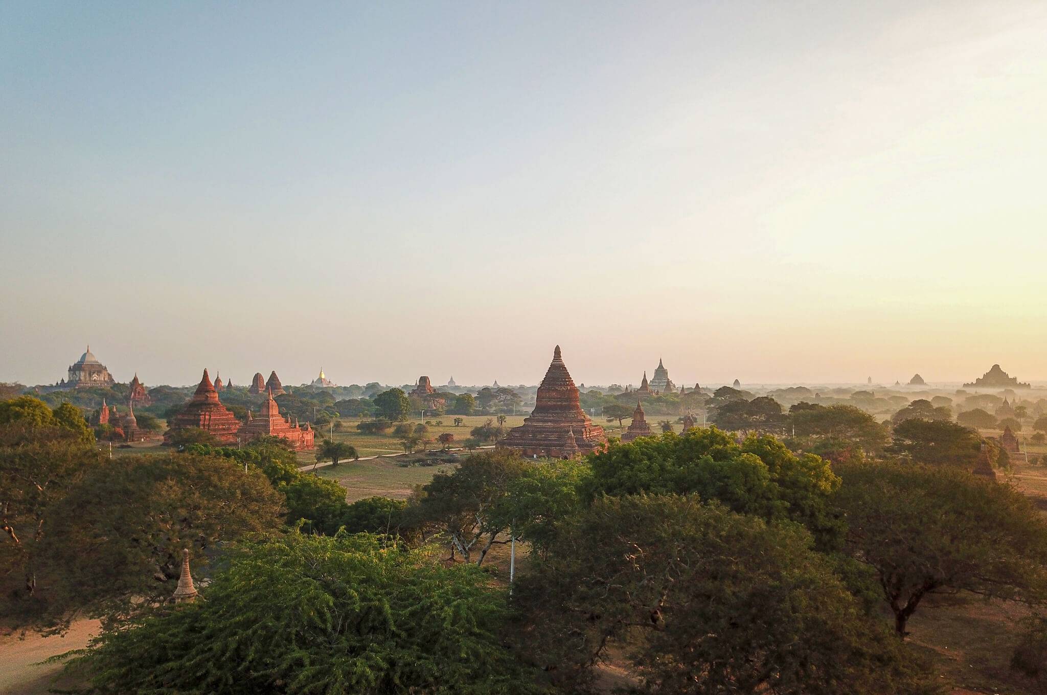 Myanmar - Königsstadt Bagan bei Sonnenaufgang