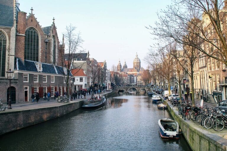 Kanal in Amsterdam, Niederlande
