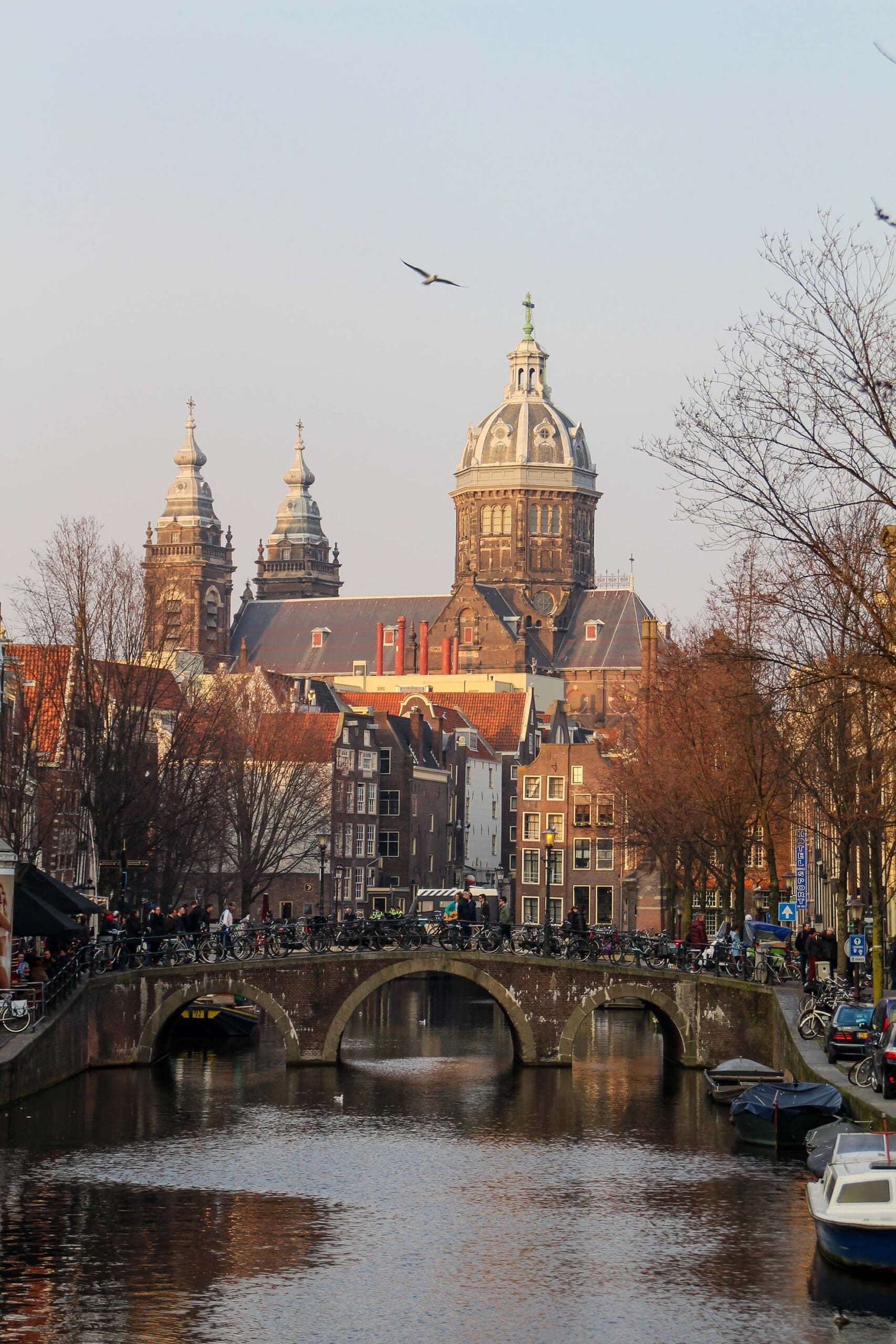 Amsterdam Gracht mit Brücke