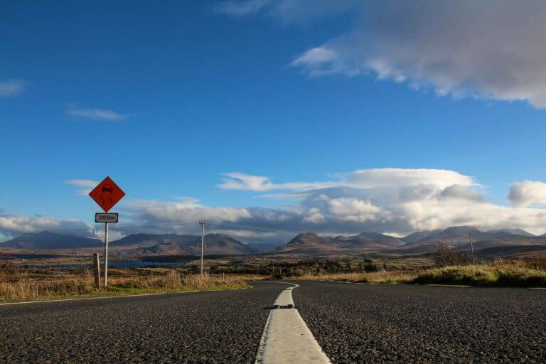 Roadtrip Irland - Straße Richtung Connemara Nationalpark