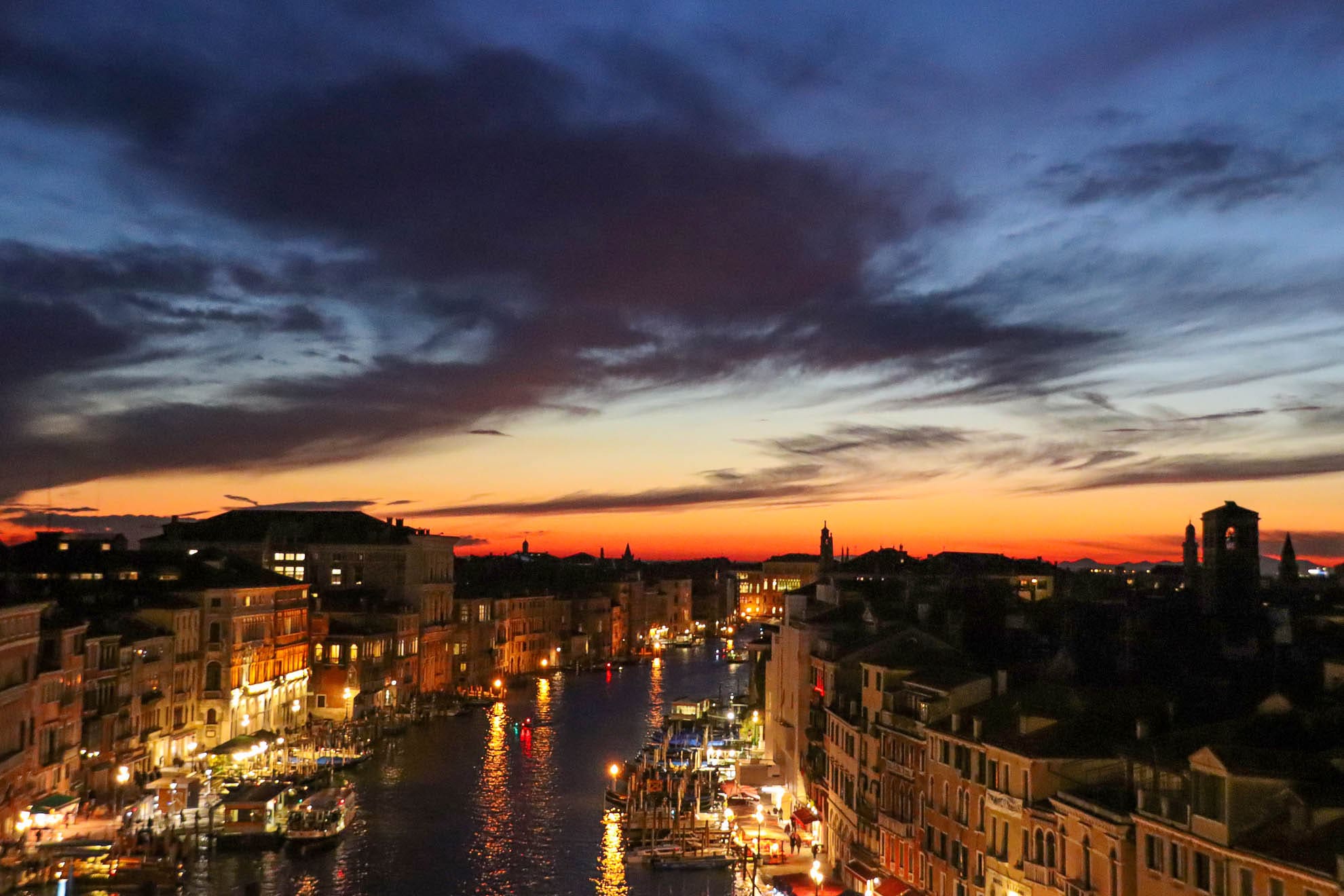 Blick auf Venedig am Abend