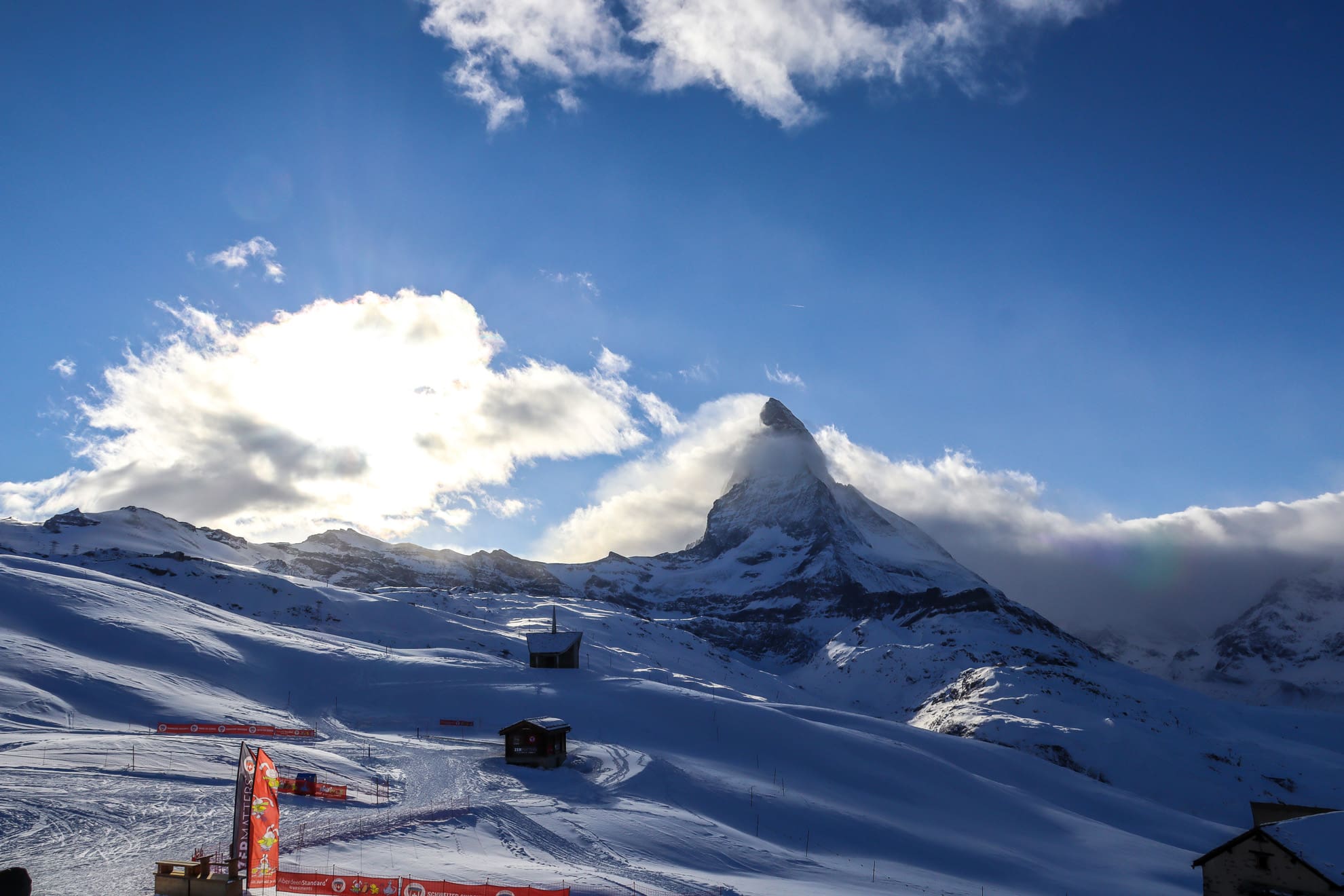 Blick auf das berühmte Matterhorn bei Sonnenschein