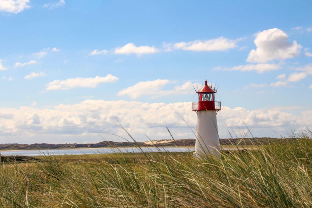 Historischer Leuchtturm am Ellenbogen in List auf Sylt – Wahrzeichen der Insel