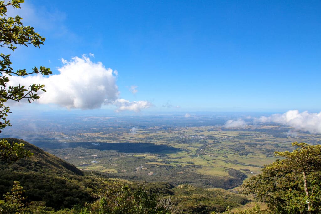 Poás Panoramablick über Wolkenmeer und Vulkangürtel