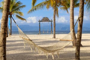 Palmen mit Hängematte auf Nusa Lembongan