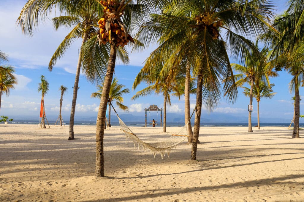 Palmen mit Hängematte auf Nusa Lembongan