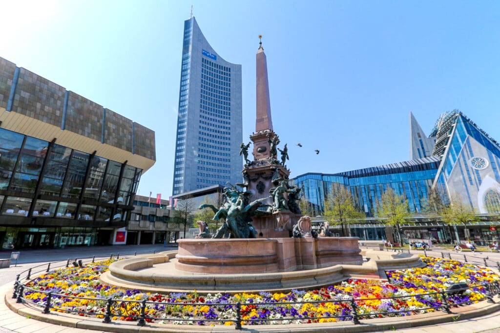 Brunnen auf dem Augustusplatz vor dem City-Hochhaus