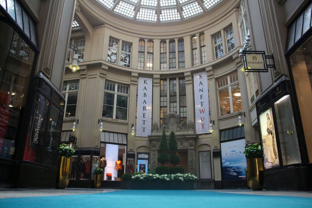 Mädler Passage mit Glasdach und Lichtern