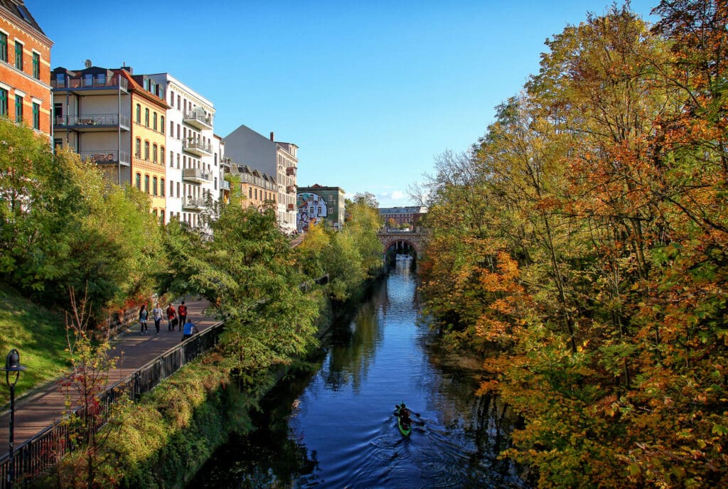 Kanal in Plagwitz mit Herbstfarben