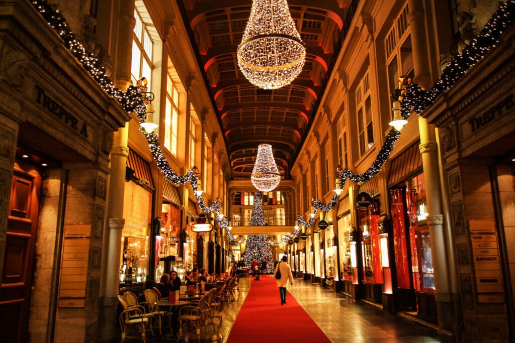 Weihnachtlich beleuchtete Mädlerpassage in Leipzig