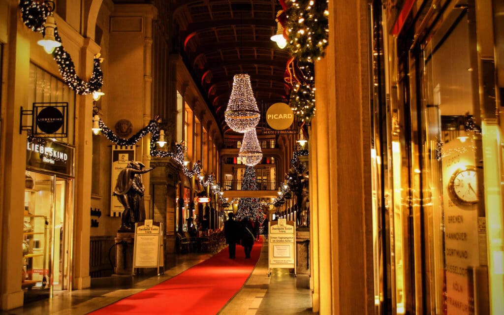 Weihnachtlich beleuchtete Mädlerpassage in Leipzig