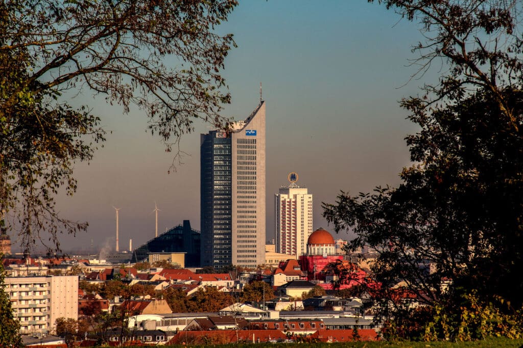 Leipzig Galerie - City-Hochhaus Leipzig bei Sonnenuntergang