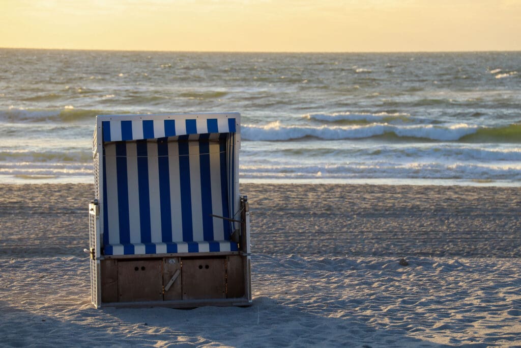 Strandkorb am Meer