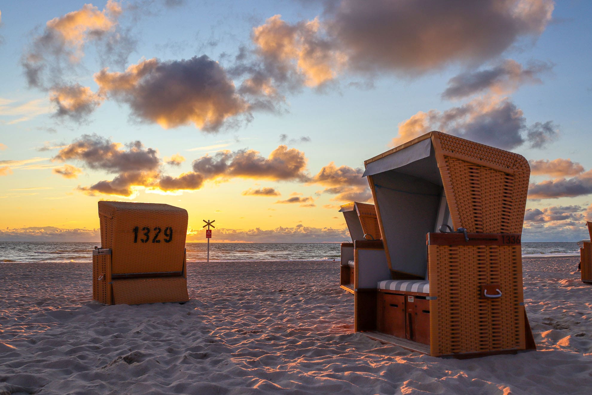 Strandkörbe am Abend auf Sylt