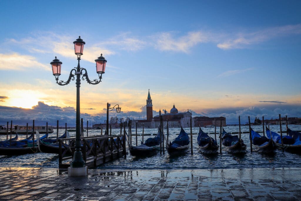 Laterne mit Blick über die Lagune