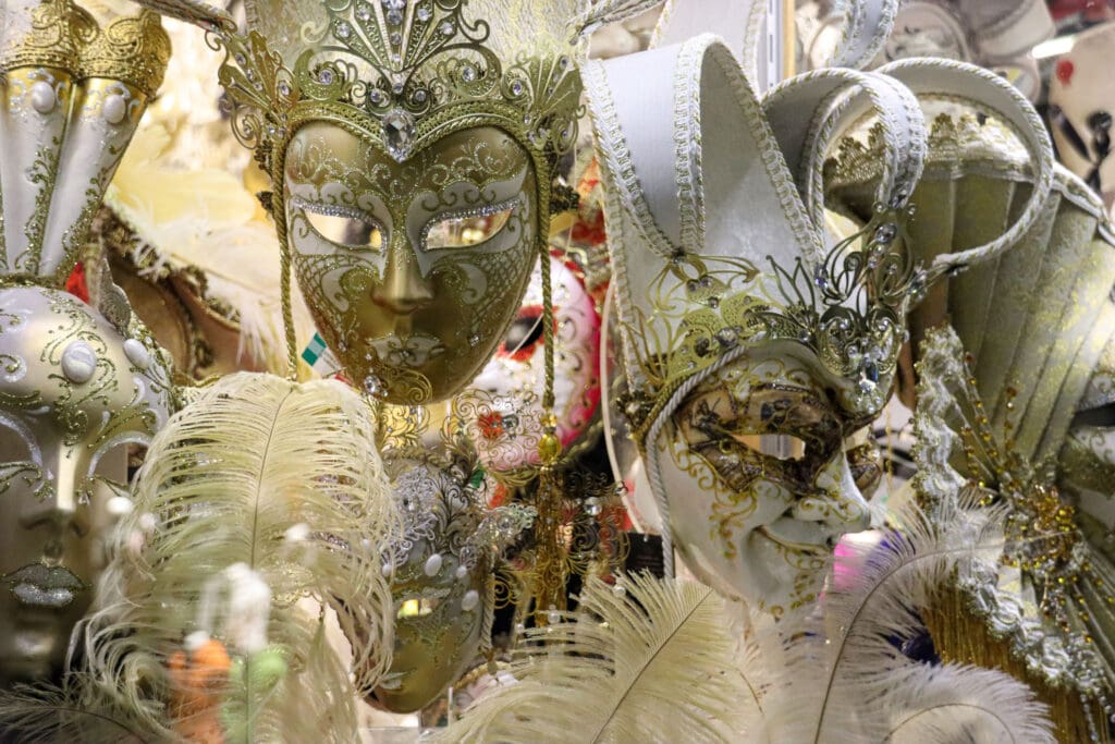 Venezianische Masken im Schaufenster