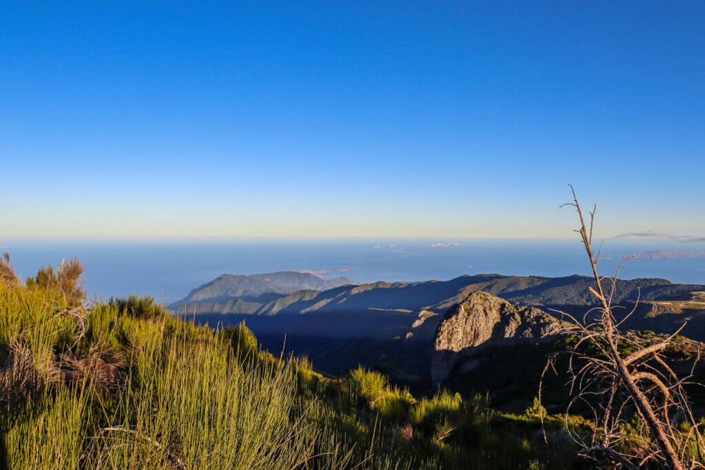 Blick auf die Südküste Madeiras bei Sonnenuntergang