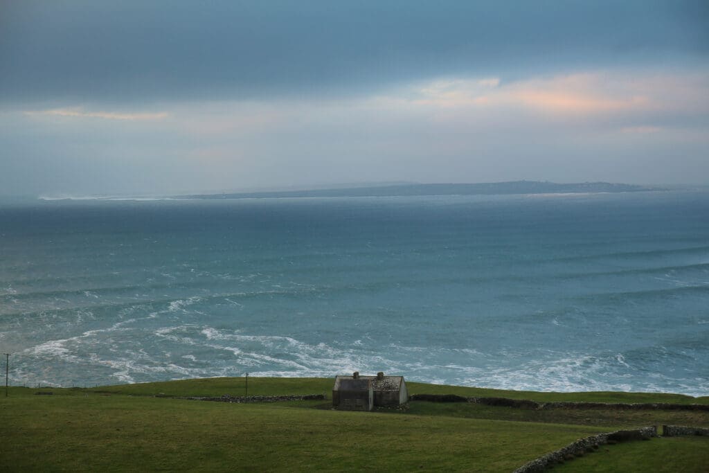 Aussichtspunkt an Irlands wilder Atlantikküste