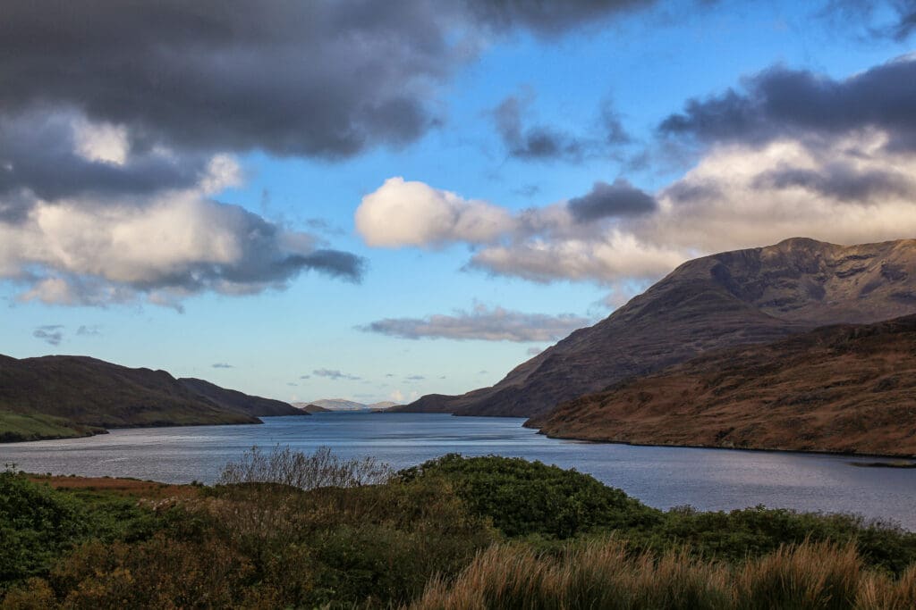 See unter dramatischem Himmel, Irland