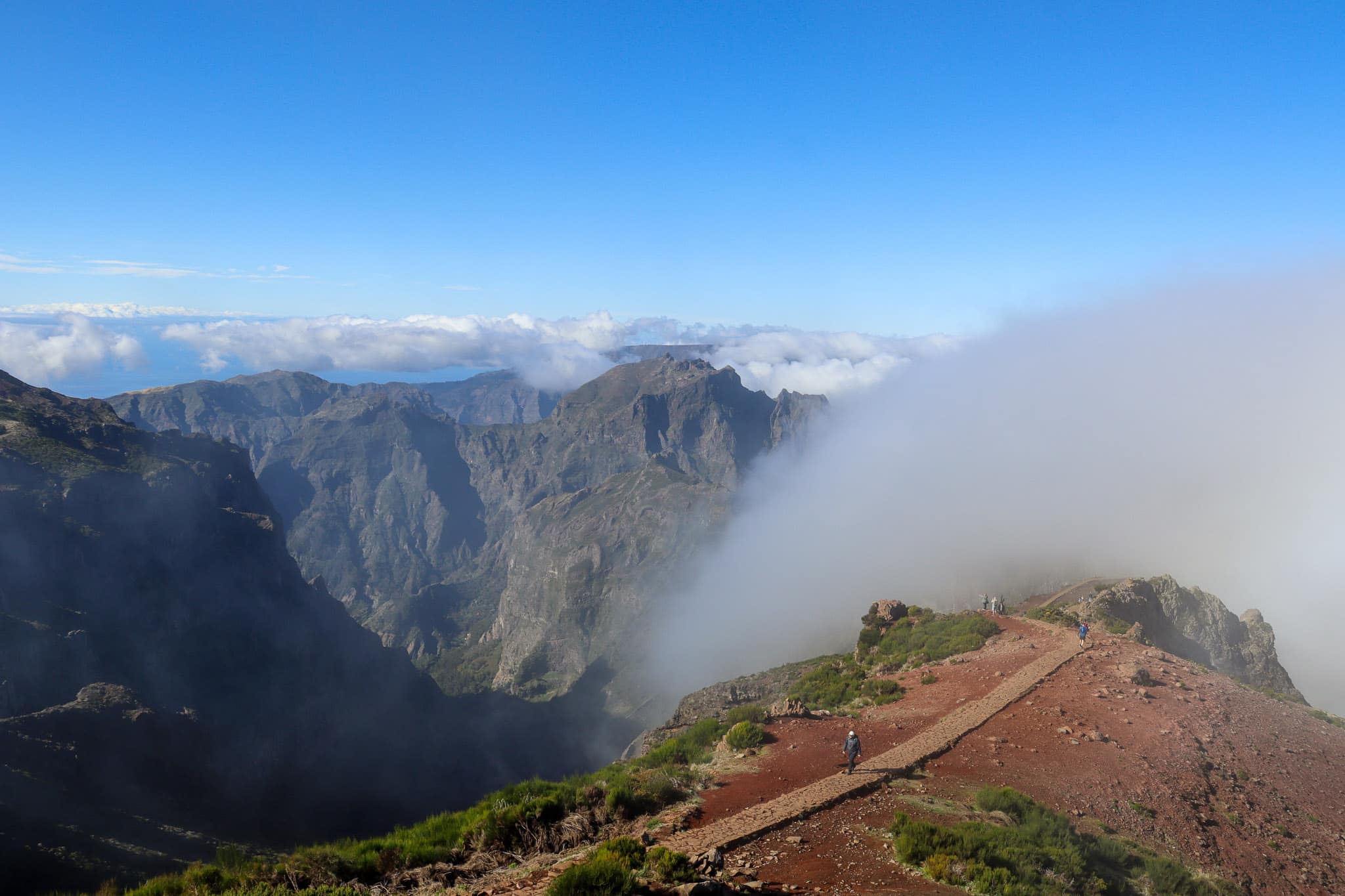 Weitblick über die Bergwelt vom Pico do Arieiro