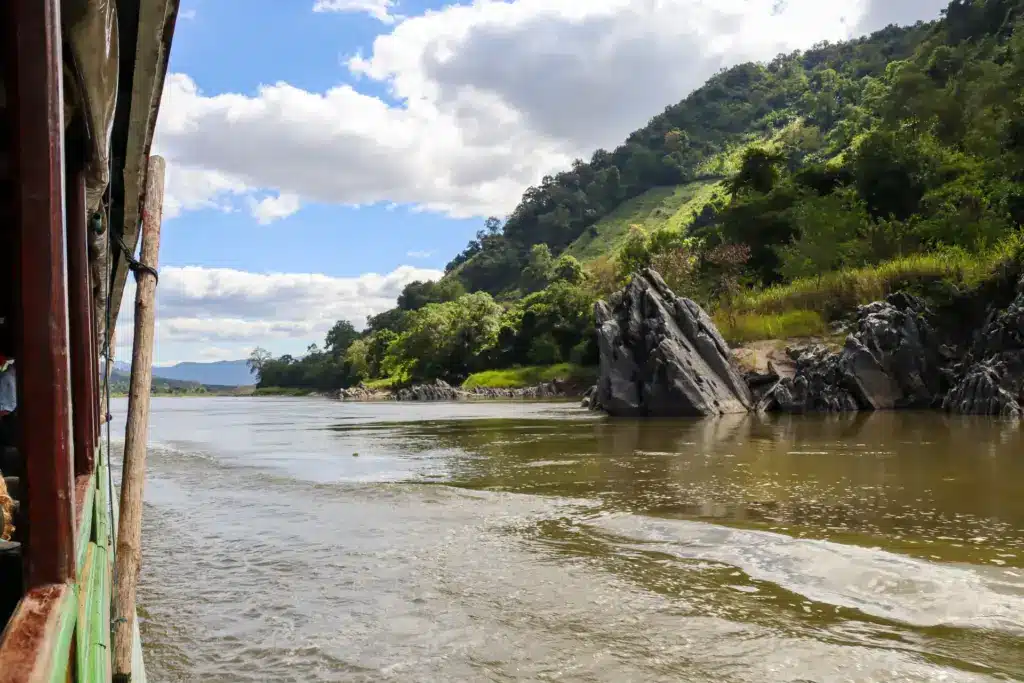 Mekong Karstfelsen Dschungel Laos Felsformation