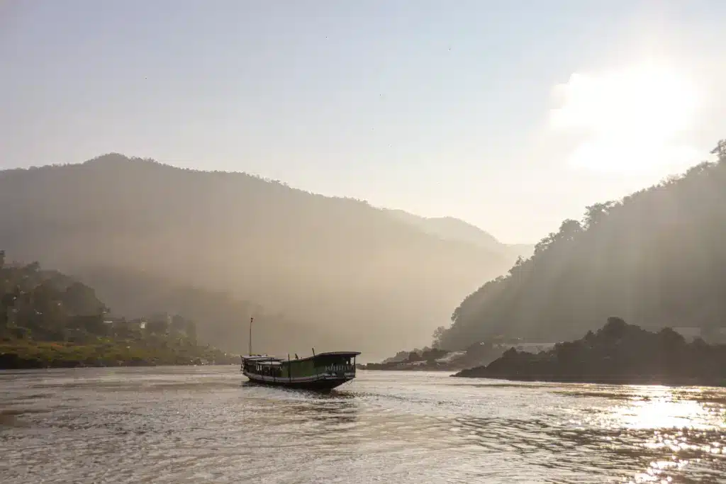 Mekong Nebel Boot Laos Morgenstimmung