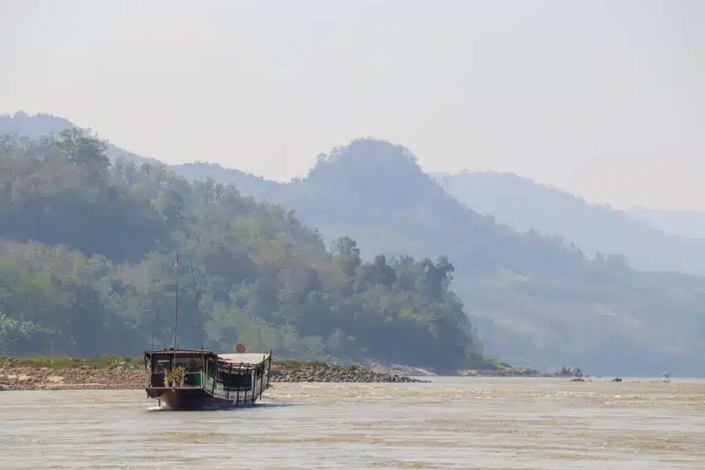 Mekong Berge Nebel Laos Boot