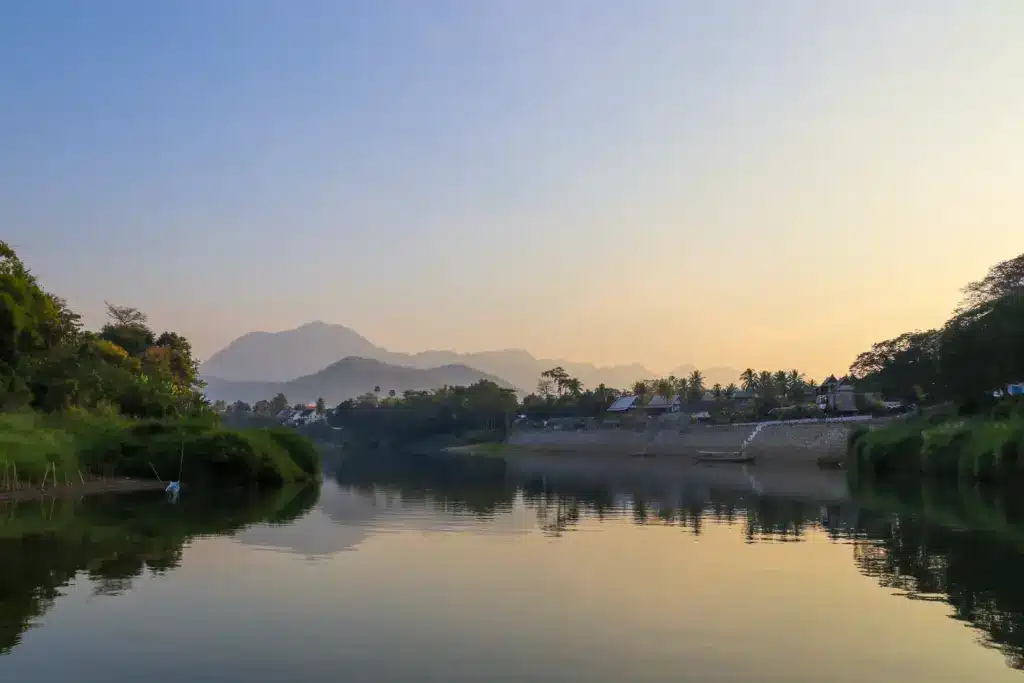 Mekong Sonnenaufgang Nebel Luang Prabang Laos