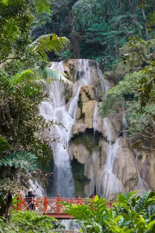 Kuang Si Wasserfall tuerkisblaue Becken Luang Prabang Laos