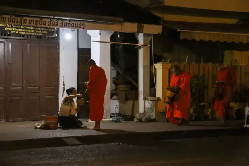 Moenche Almosengang Luang Prabang Laos Ritual