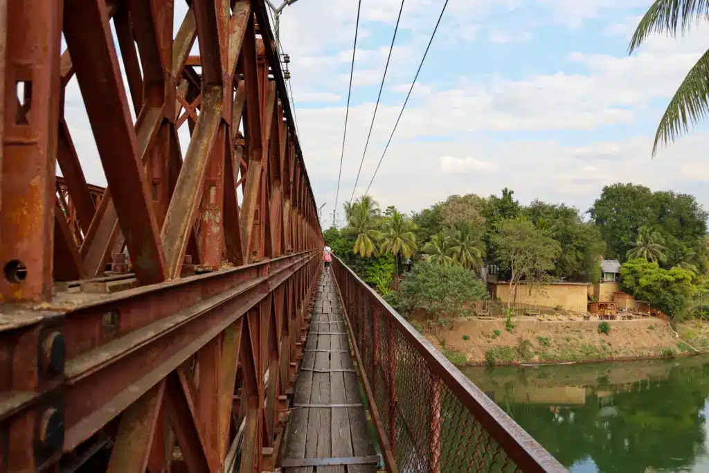 Bambusbruecke Nam Song Fluss Vang Vieng Laos