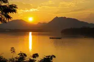 Mekong Sonnenuntergang Palmen Laos orange