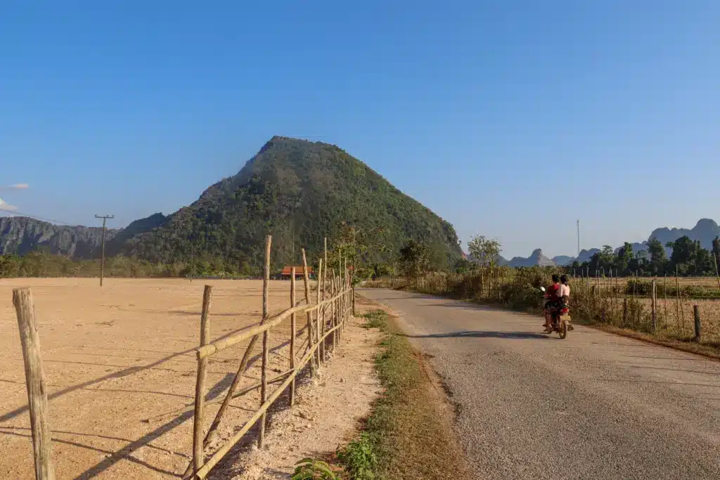 Konischer Huegel Strasse Vang Vieng Laos Landschaft