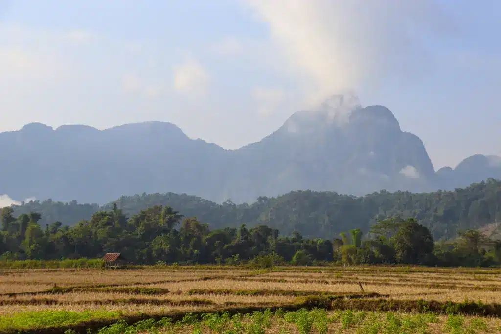 Karstberge Wolken Vang Vieng Laos dramatisch